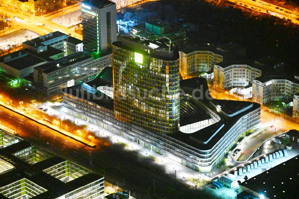 Nacht-Luftaufnahme München - Nachtluftbild Hochhaus- Ensemble ADAC Zentrale im Ortsteil Sendling-Westpark in München im Bundesland Bayern, Deutschland