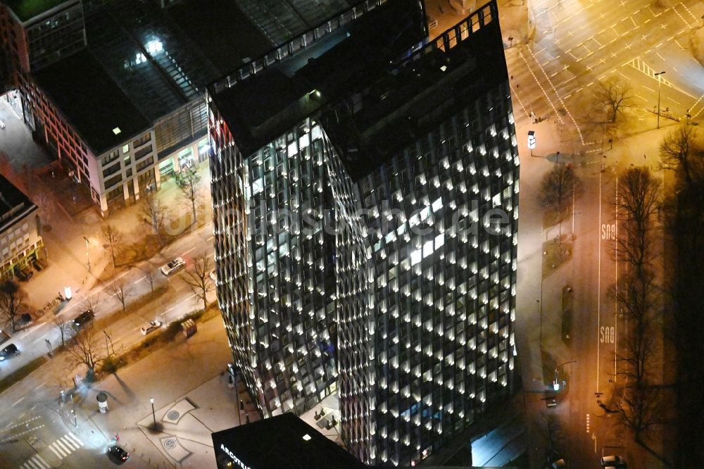 Nacht-Luftaufnahme Hamburg - Nachtluftbild Hochhaus- Ensemble Tanzende Türme in Hamburg, Deutschland