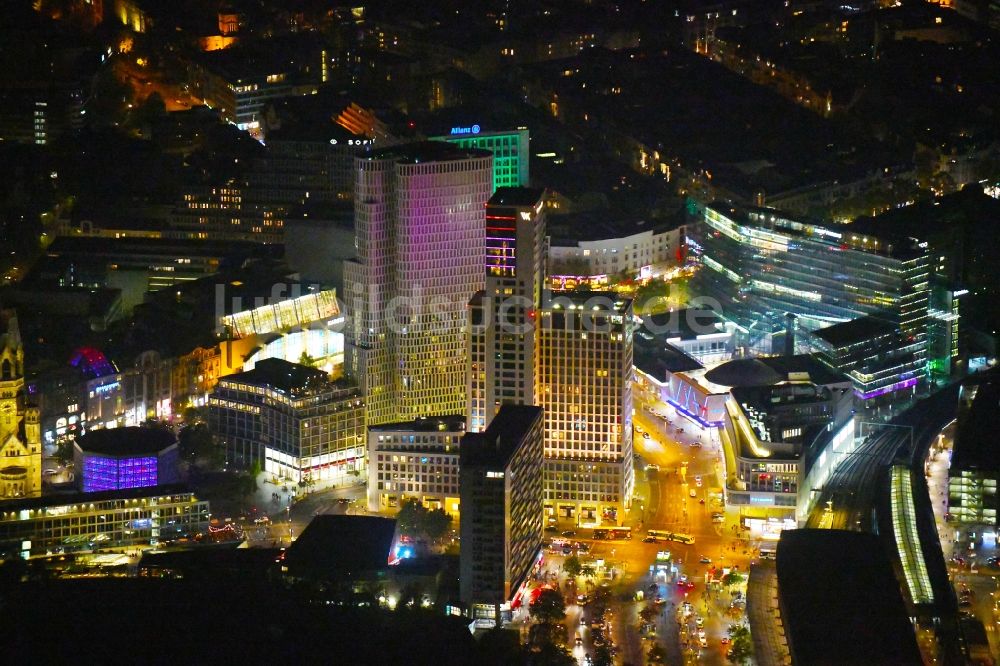 Berlin bei Nacht von oben - Nachtluftbild Hochhaus- Ensemble der Zoofenster und Neubau Upper West im Ortsteil Bezirk Charlottenburg in Berlin, Deutschland