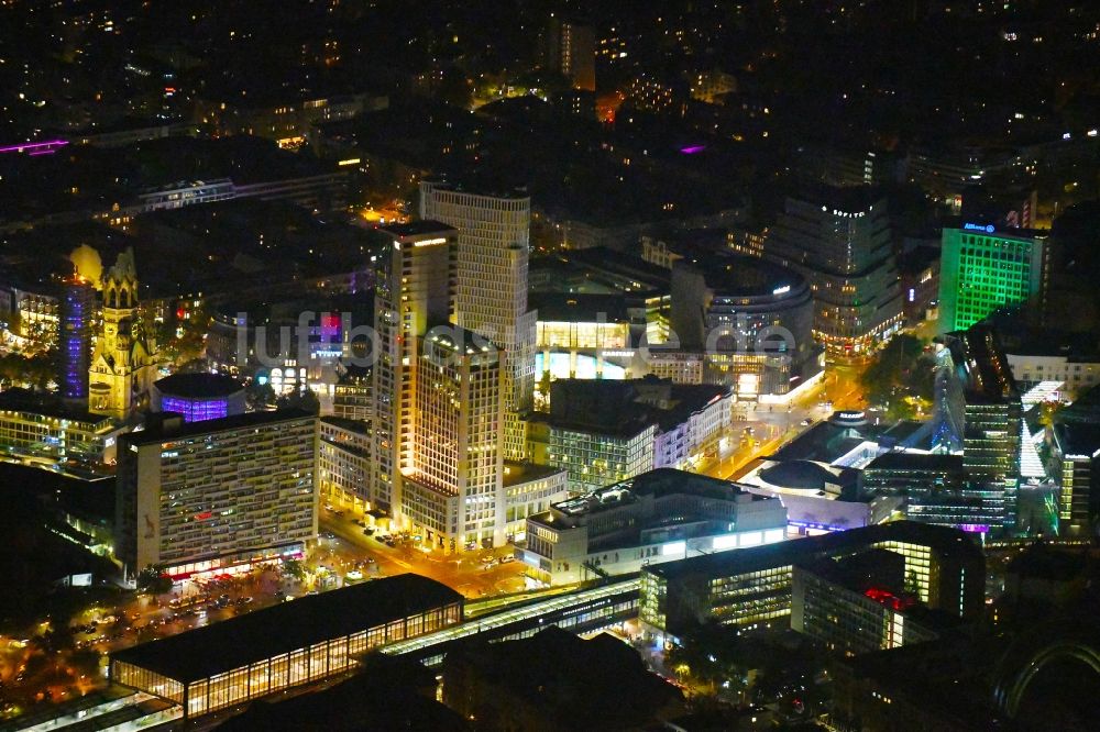 Nachtluftbild Berlin - Nachtluftbild Hochhaus- Ensemble der Zoofenster und Neubau Upper West im Ortsteil Bezirk Charlottenburg in Berlin, Deutschland