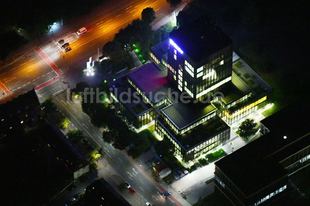 Nacht-Luftaufnahme Münster - Nachtluftbild Hochhaus des Finanzdienstleistungs- Unternehmens in Münster im Bundesland Nordrhein-Westfalen, Deutschland