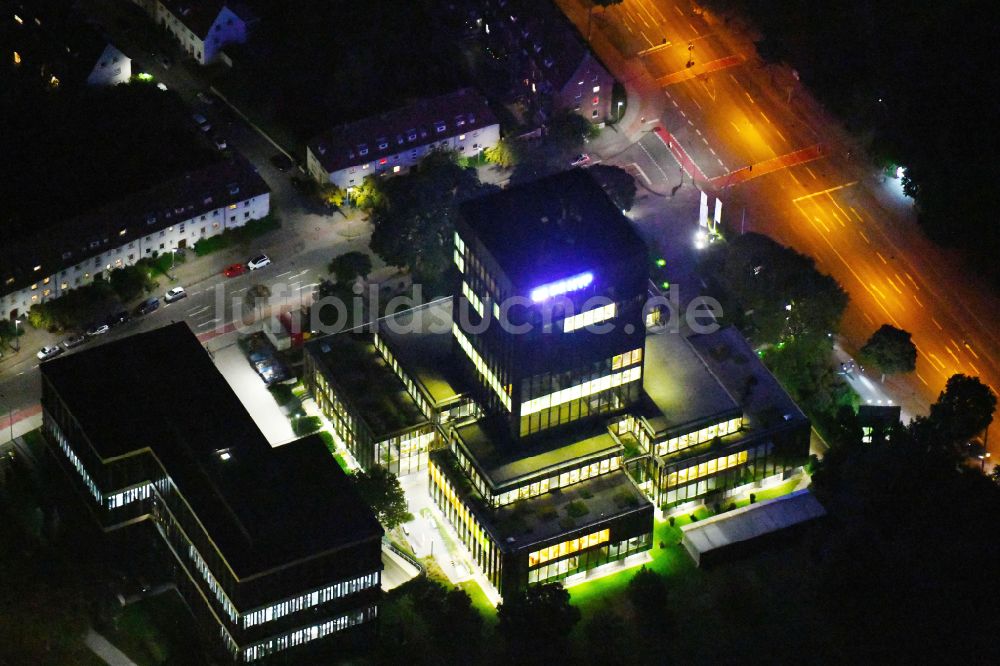 Nachtluftbild Münster - Nachtluftbild Hochhaus des Finanzdienstleistungs- Unternehmens in Münster im Bundesland Nordrhein-Westfalen, Deutschland