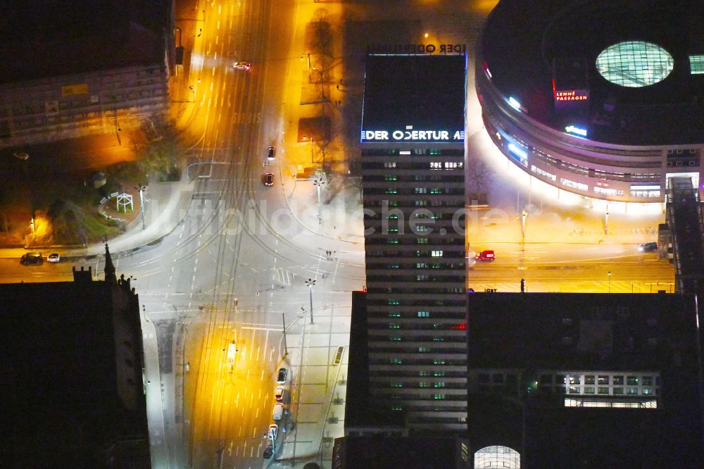 Frankfurt (Oder) bei Nacht von oben - Nachtluftbild Hochhaus- Gebäude Oderturm in Frankfurt (Oder) im Bundesland Brandenburg, Deutschland