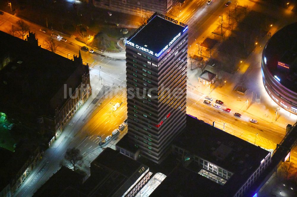 Nachtluftbild Frankfurt (Oder) - Nachtluftbild Hochhaus- Gebäude Oderturm in Frankfurt (Oder) im Bundesland Brandenburg, Deutschland