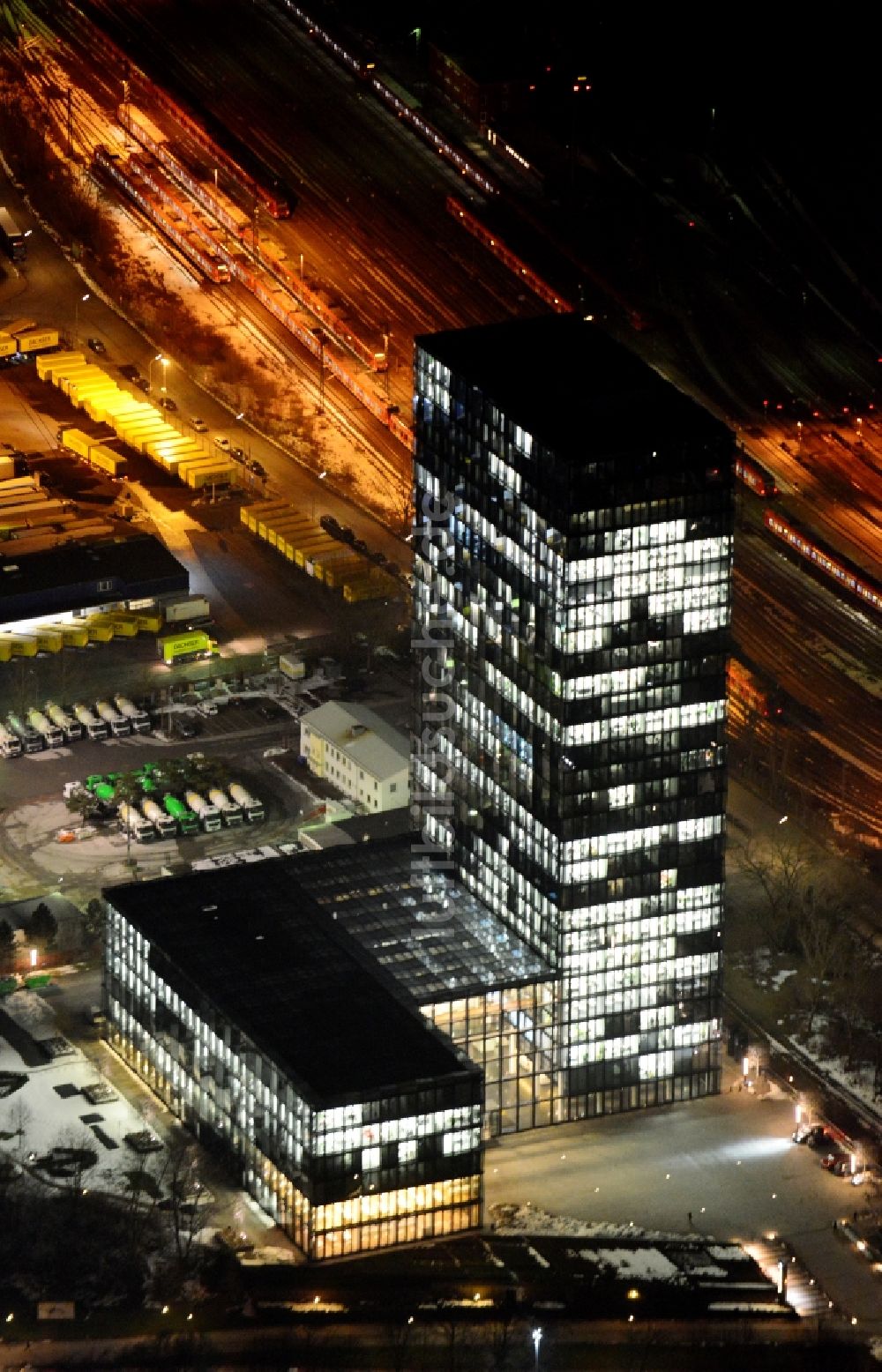 Nachtluftbild München - Nachtluftbild Hochhaus Süddeutscher Verlag in München-Zamdorf im Bundesland Bayern