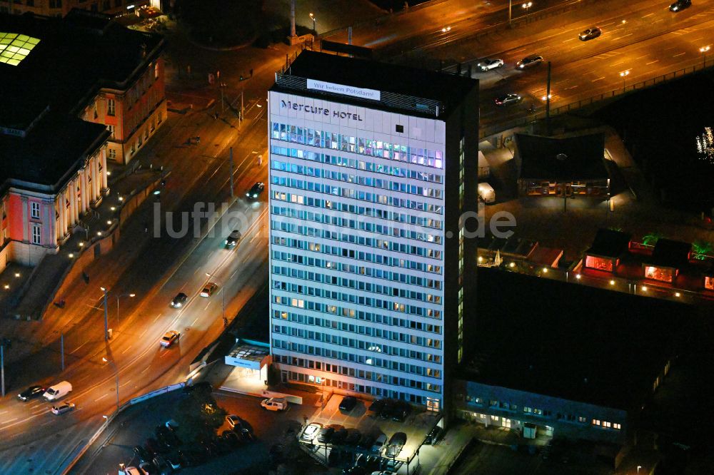 Nachtluftbild Potsdam - Nachtluftbild Hotelanlage Mercure Hotel Potsdam City in Potsdam im Bundesland Brandenburg, Deutschland