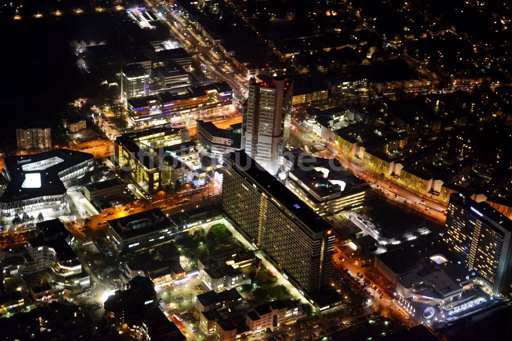 München Bogenhausen bei Nacht von oben - Nachtluftbild HVB - UniCredit Bank und dem Sheraton München Arabellapark Hotel in München im Bundesland Bayern