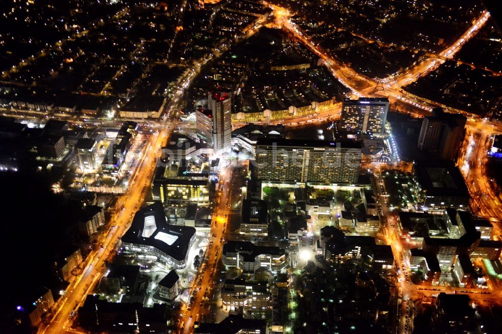 Nacht-Luftaufnahme München Bogenhausen - Nachtluftbild HVB - UniCredit Bank und dem Sheraton München Arabellapark Hotel in München im Bundesland Bayern