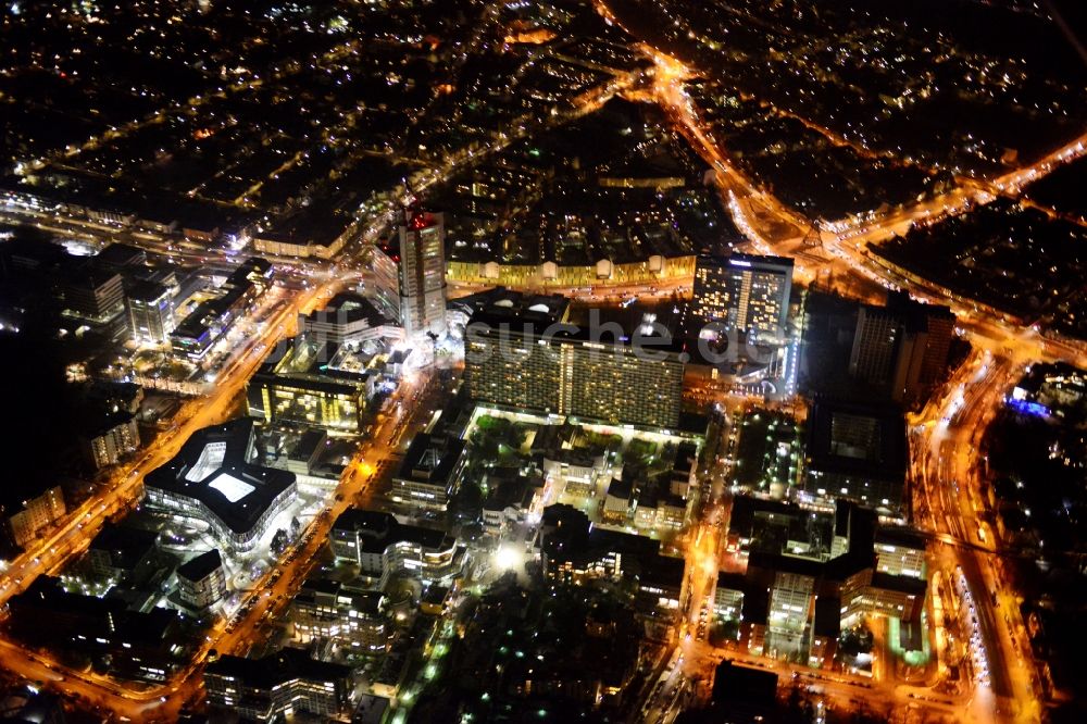 München Bogenhausen bei Nacht von oben - Nachtluftbild HVB - UniCredit Bank und dem Sheraton München Arabellapark Hotel in München im Bundesland Bayern