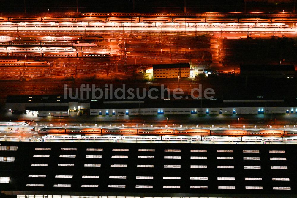 Berlin bei Nacht von oben - Nachtluftbild ICE-Werk Berlin Rummelsburg im Ortsteil Rummelsburg in Berlin, Deutschland