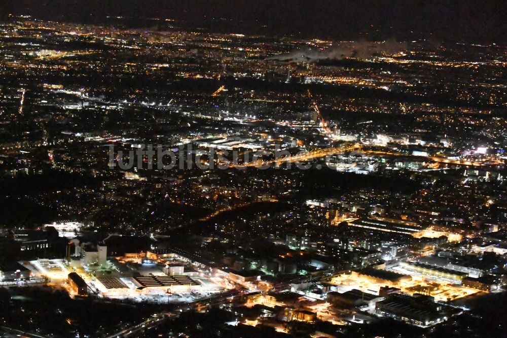 Nacht-Luftaufnahme Berlin - Nachtluftbild Industrie- und Gewerbegebiet im Ortsteil Britz in Berlin