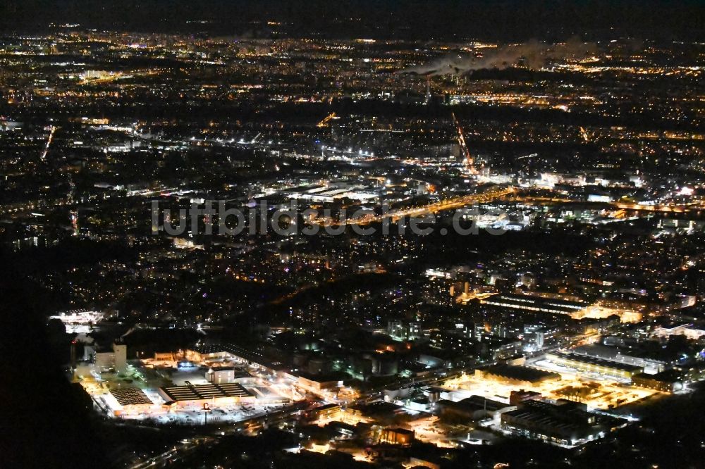 Berlin bei Nacht von oben - Nachtluftbild Industrie- und Gewerbegebiet im Ortsteil Britz in Berlin