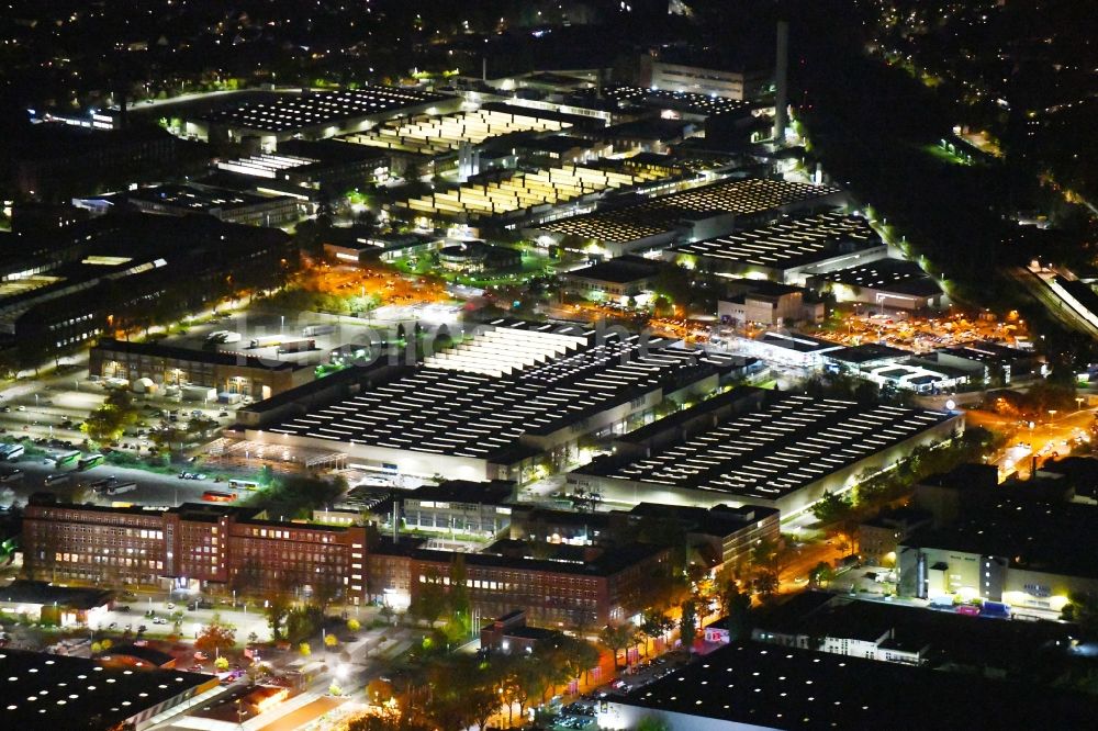 Berlin bei Nacht aus der Vogelperspektive: Nachtluftbild Industrie- und Gewerbegebiet im Ortsteil Mariendorf in Berlin, Deutschland