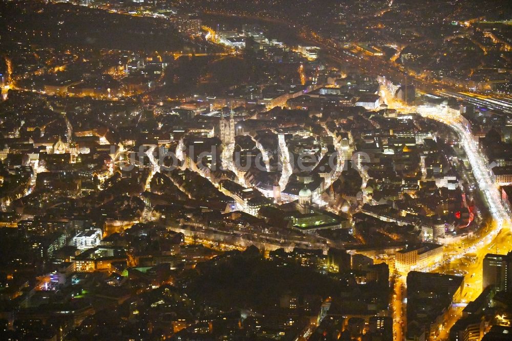 Nürnberg bei Nacht von oben - Nachtluftbild Innenstadtbereich in Nürnberg im Bundesland Bayern, Deutschland