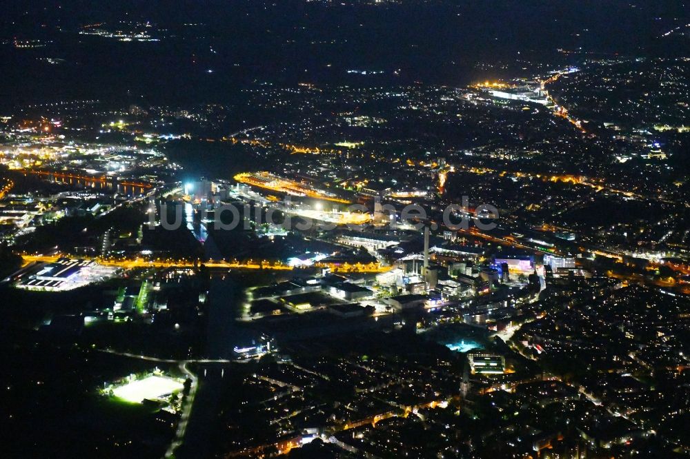 Nacht-Luftaufnahme Münster - Nachtluftbild Kaianlagen und Schiffs- Anlegestellen am Hafenbecken des Binnenhafen der Ems in Münster im Bundesland Nordrhein-Westfalen, Deutschland