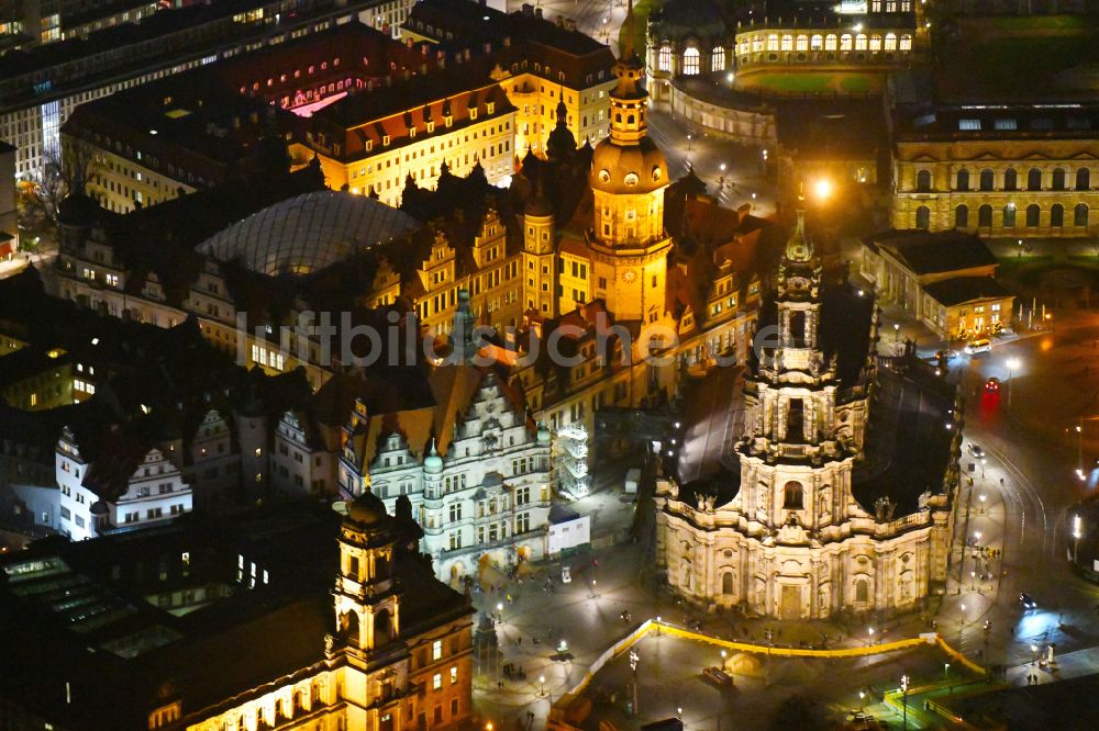 Nachtluftbild Dresden - Nachtluftbild Kathedrale Kathedrale Sanctissimae Trinitatis -Dresdner Hofkirche in Dresden im Bundesland Sachsen, Deutschland