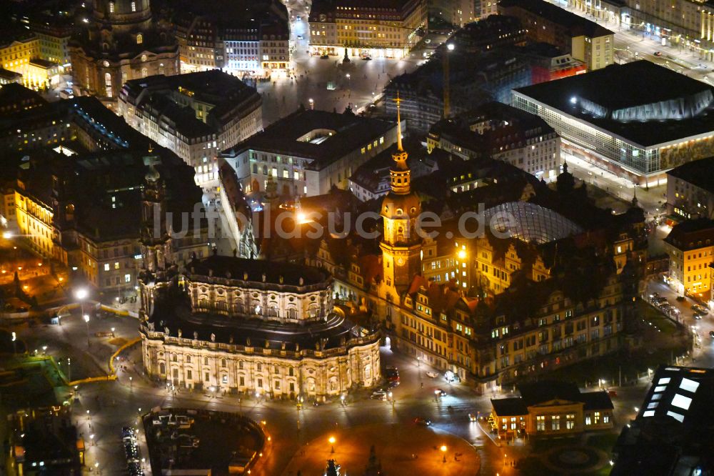 Nachtluftbild Dresden - Nachtluftbild Kathedrale Kathedrale Sanctissimae Trinitatis -Dresdner Hofkirche in Dresden im Bundesland Sachsen, Deutschland