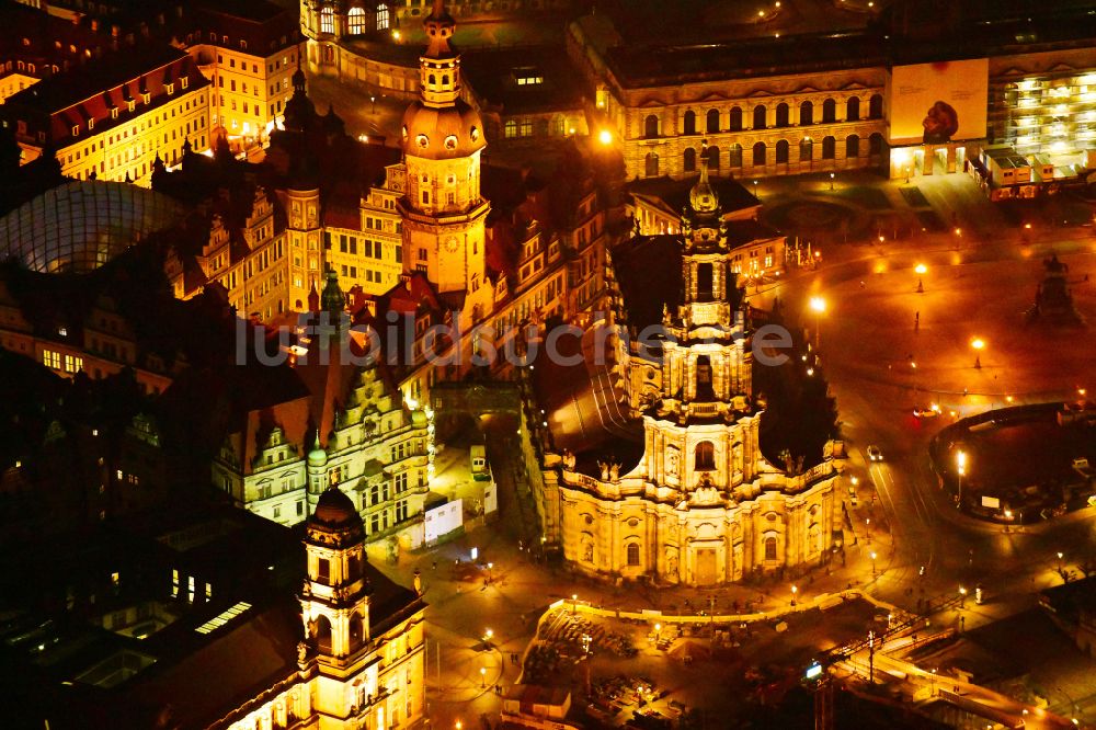 Nachtluftbild Dresden - Nachtluftbild Kathedrale Kathedrale Sanctissimae Trinitatis -Dresdner Hofkirche in Dresden im Bundesland Sachsen, Deutschland