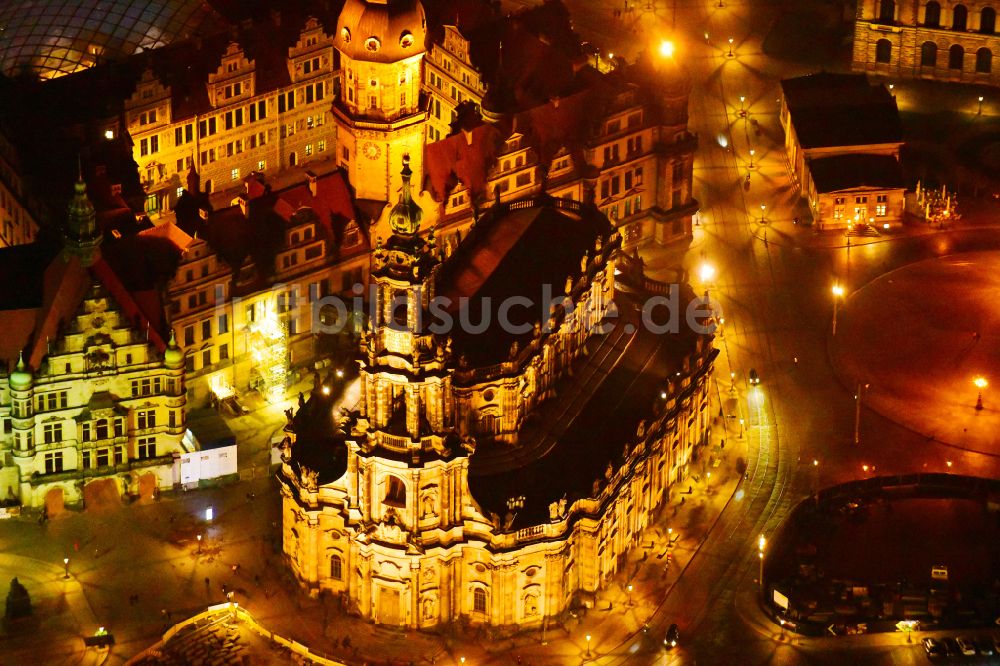 Nachtluftbild Dresden - Nachtluftbild Kathedrale Kathedrale Sanctissimae Trinitatis -Dresdner Hofkirche in Dresden im Bundesland Sachsen, Deutschland