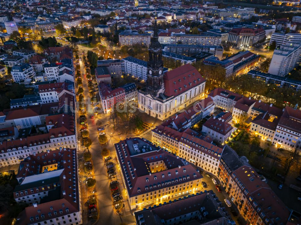 Nacht-Luftaufnahme Dresden - Nachtluftbild Kirchengebäude Dreikönigskirche in Dresden im Bundesland Sachsen, Deutschland