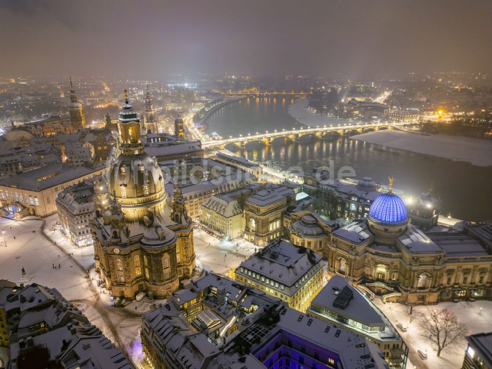 Nachtluftbild Dresden - Nachtluftbild Kirchengebäude Frauenkirche Dresden im Ortsteil Altstadt in Dresden im Bundesland Sachsen, Deutschland