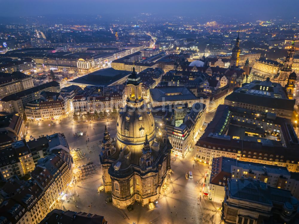 Nachtluftbild Dresden - Nachtluftbild Kirchengebäude Frauenkirche Dresden im Ortsteil Altstadt in Dresden im Bundesland Sachsen, Deutschland