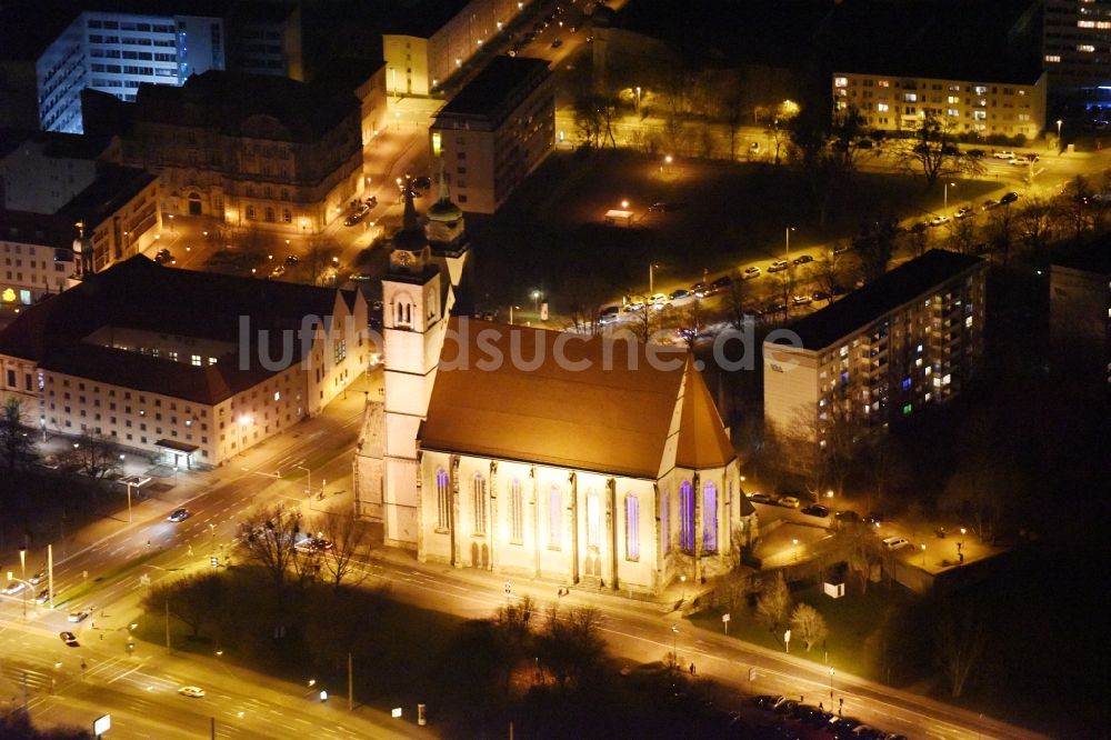 Nachtluftbild Magdeburg - Nachtluftbild Kirchengebäude der Johanniskirche an der Johannisbergstraße im Ortsteil Altstadt in Magdeburg im Bundesland Sachsen-Anhalt