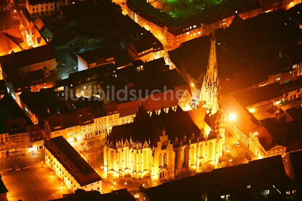 Nachtluftbild Mühlhausen - Nachtluftbild Kirchengebäude der Marienkirche im Altstadt- Zentrum in Mühlhausen im Bundesland Thüringen, Deutschland