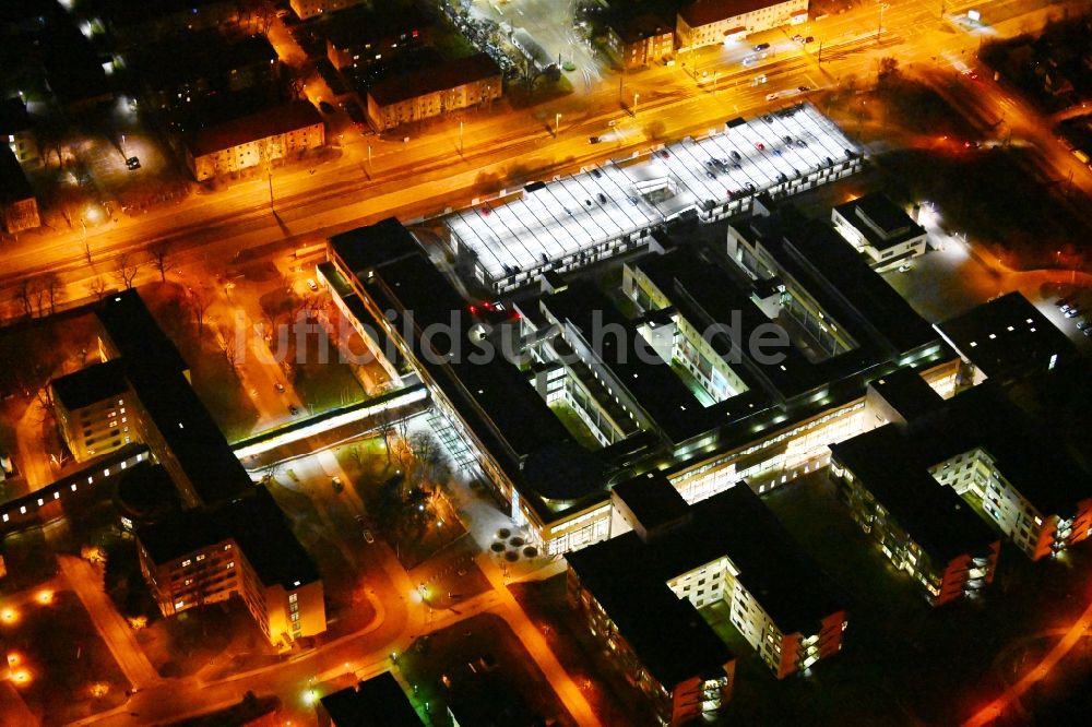 Nacht-Luftaufnahme Erfurt - Nachtluftbild Klinikgelände Helios Klinikum Erfurt im Ortsteil Andreasvorstadt in Erfurt im Bundesland Thüringen, Deutschland