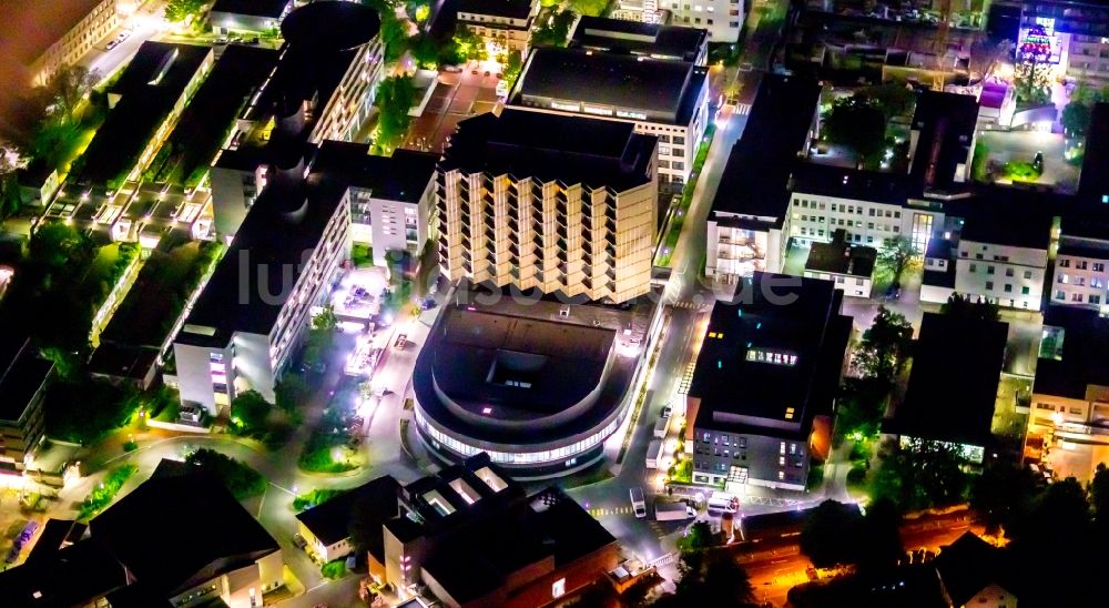 Essen bei Nacht aus der Vogelperspektive: Nachtluftbild Klinikgelände des Krankenhauses HNO Klinik in Essen im Bundesland Nordrhein-Westfalen, Deutschland