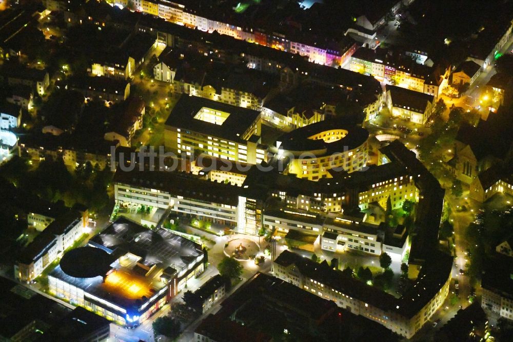 Nacht-Luftaufnahme Osnabrück - Nachtluftbild Klinikgelände des Krankenhauses Marienhospital in Osnabrück im Bundesland Niedersachsen, Deutschland