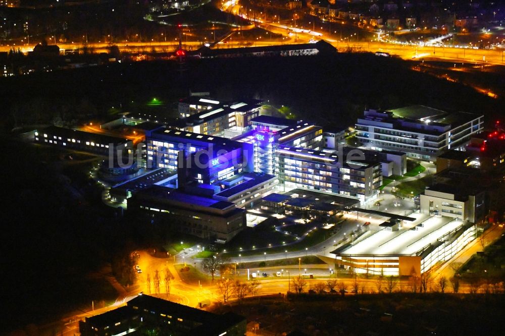 Stuttgart bei Nacht von oben - Nachtluftbild Klinikgelände des Krankenhauses Robert-Bosch-Krankenhaus im Ortsteil Bad Cannstatt in Stuttgart im Bundesland Baden-Württemberg, Deutschland