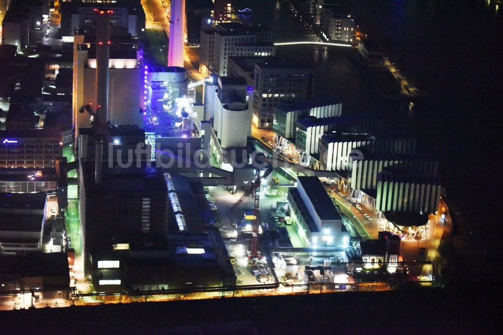 Frankfurt am Main bei Nacht von oben - Nachtluftbild Kraftwerksanlagen des Heizkraftwerkes Gutleutstraße - Rotfederring in Frankfurt am Main im Bundesland Hessen