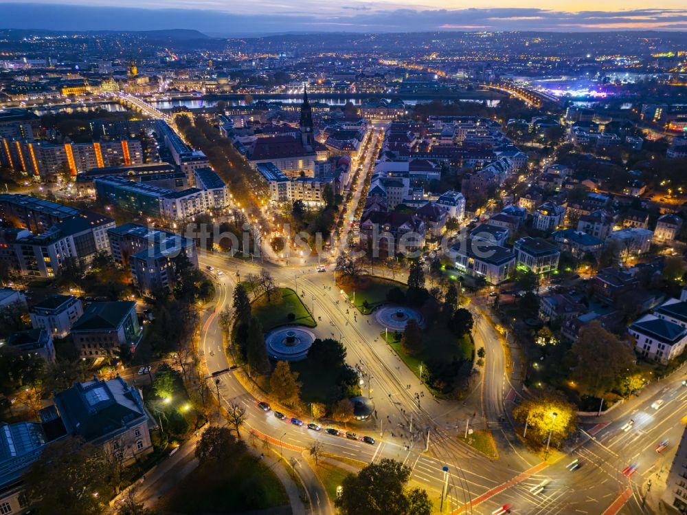 Nachtluftbild Dresden - Nachtluftbild Kreisverkehr - Straßenverlauf am Albertplatz in Dresden im Bundesland Sachsen, Deutschland