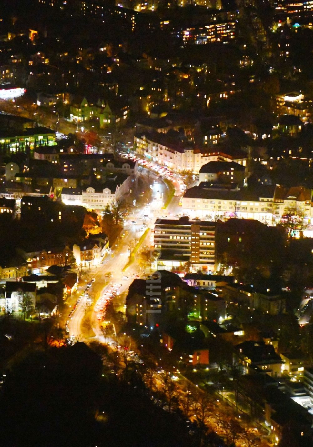 Berlin bei Nacht von oben - Nachtluftbild Kreuzung Clayallee - Berliner Straße im Ortsteil Zehlendorf in Berlin, Deutschland