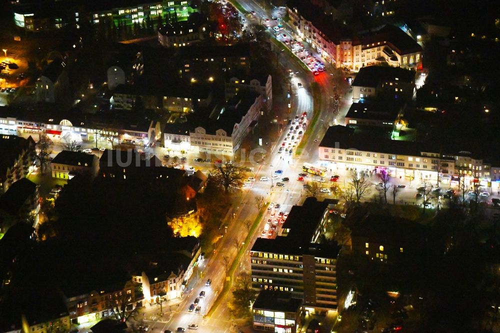 Nacht-Luftaufnahme Berlin - Nachtluftbild Kreuzung Clayalleee - Teltower Damm - Berliner Straße im Ortsteil Zehlendorf in Berlin, Deutschland