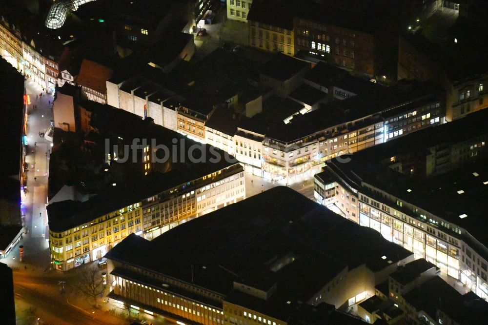 Nachtluftbild Braunschweig - Nachtluftbild Kreuzung Münzstraße und Damm im Stadtzentrum in Braunschweig im Bundesland Niedersachsen, Deutschland