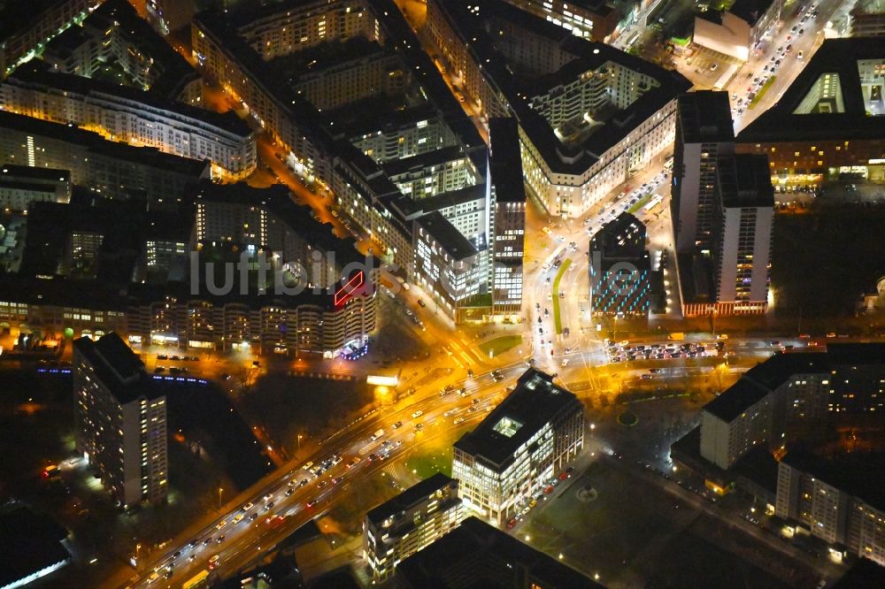 Berlin bei Nacht von oben - Nachtluftbild Kreuzung Niederwallstraße - Leipziger Straße - Seydelstraße - Axel-Springer-Straße im Ortsteil Mitte in Berlin, Deutschland