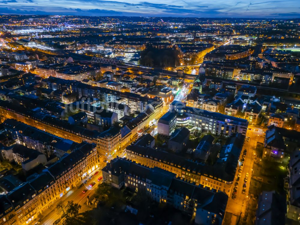 Dresden bei Nacht von oben - Nachtluftbild Kreuzung im Ortsteil Neustadt in Dresden im Bundesland Sachsen, Deutschland