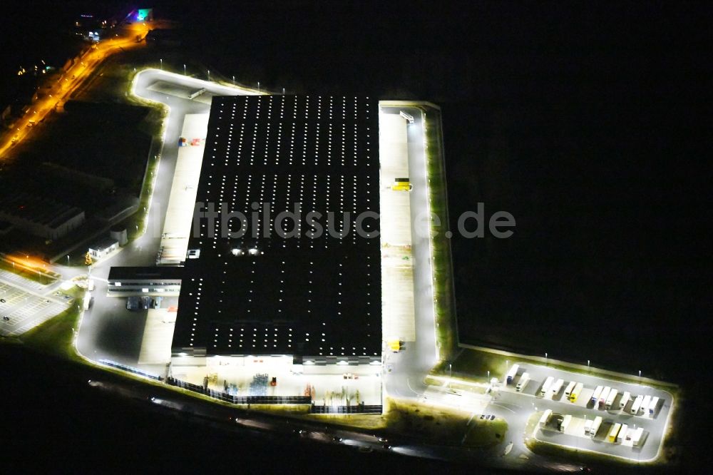 Eggolsheim bei Nacht von oben - Nachtluftbild Lagerhallen und Speditionsgebäude der Lidl Vertriebs GmbH & Co. KG in Eggolsheim im Bundesland Bayern, Deutschland