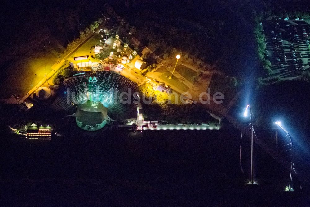 Gelsenkirchen bei Nacht von oben - Lasershow auf der Freilichtbühne im Nordsternpark in Gelsenkirchen in der Nacht der Industriekultur im Rahmen der Aktion Extraschicht 2012