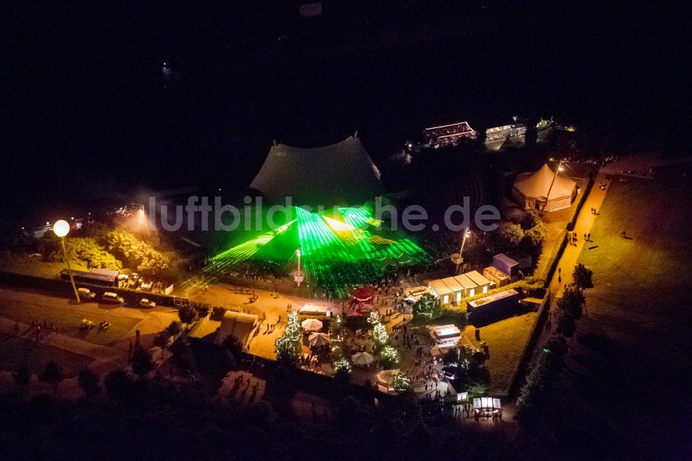 Nachtluftbild Gelsenkirchen - Lasershow auf der Freilichtbühne im Nordsternpark in Gelsenkirchen in der Nacht der Industriekultur im Rahmen der Aktion Extraschicht 2012