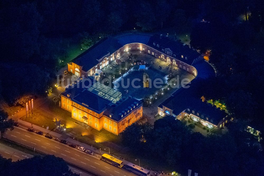 Nacht-Luftaufnahme Oberhausen - Nachtluftbild LUDWIGGALERIE - Schloss Oberhausen im Bundesland Nordrhein-Westfalen, Deutschland