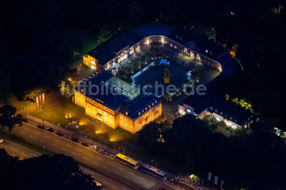 Oberhausen bei Nacht von oben - Nachtluftbild LUDWIGGALERIE - Schloss Oberhausen im Bundesland Nordrhein-Westfalen, Deutschland