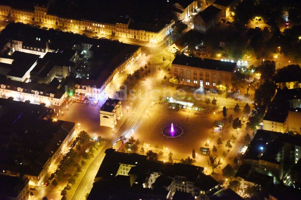 Nacht-Luftaufnahme Potsdam - Nachtluftbild Luisenplatz im Innenstadt- Zentrum in Potsdam im Bundesland Brandenburg