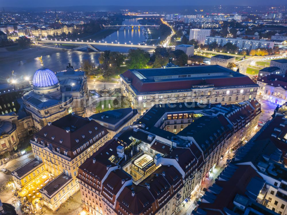 Dresden bei Nacht von oben - Nachtluftbild Mehrfamilienhaussiedlung im Ortsteil Altstadt in Dresden im Bundesland Sachsen, Deutschland