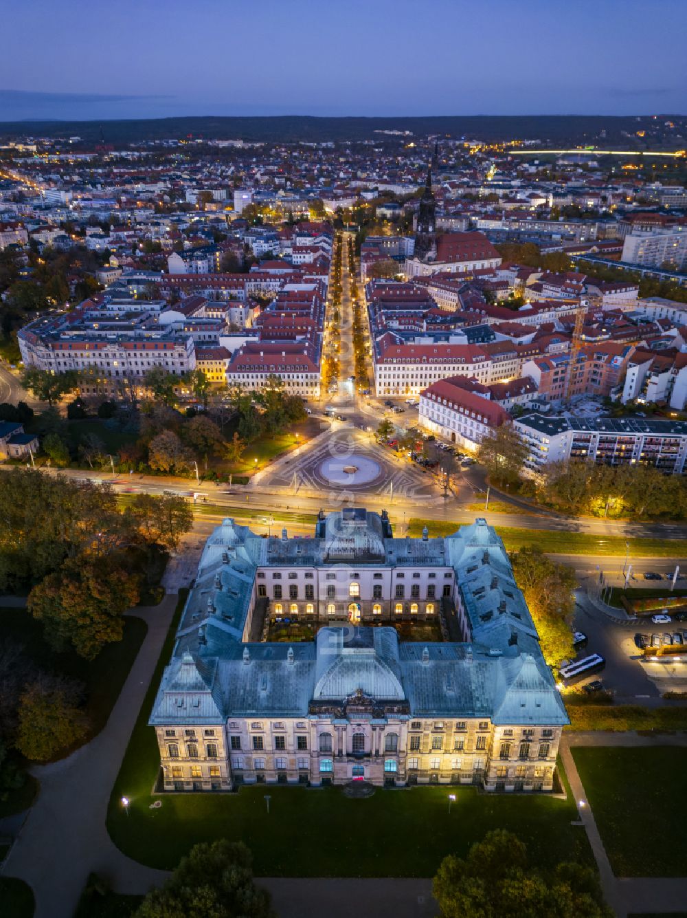 Nachtluftbild Dresden - Nachtluftbild Museum Japanisches Palais im Ortsteil Innere Neustadt in Dresden im Bundesland Sachsen, Deutschland