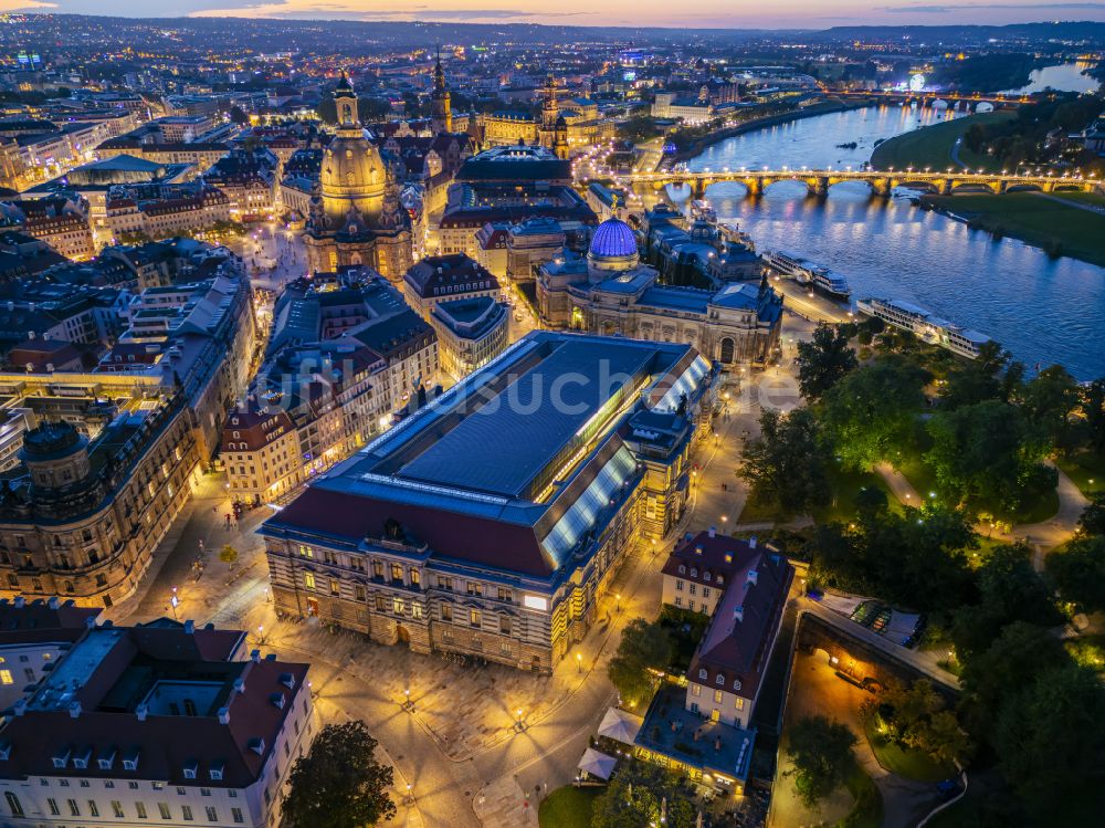 Nacht-Luftaufnahme Dresden - Nachtluftbild Museums- Gebäude- Ensemble Albertinum in Dresden im Bundesland Sachsen, Deutschland