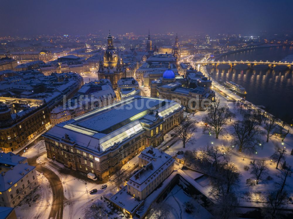 Nachtluftbild Dresden - Nachtluftbild Museums- Gebäude- Ensemble Albertinum in Dresden im Bundesland Sachsen, Deutschland