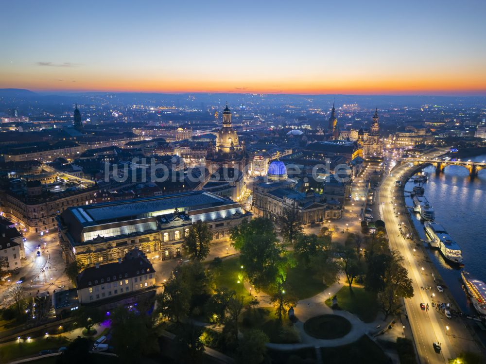 Nachtluftbild Dresden - Nachtluftbild Museums- Gebäude- Ensemble Albertinum in Dresden im Bundesland Sachsen, Deutschland